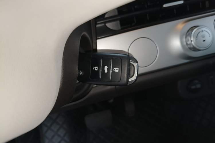 Used CHANGAN NEVO Lumin 2023 301km Honey Dew Edition Vehicle Key