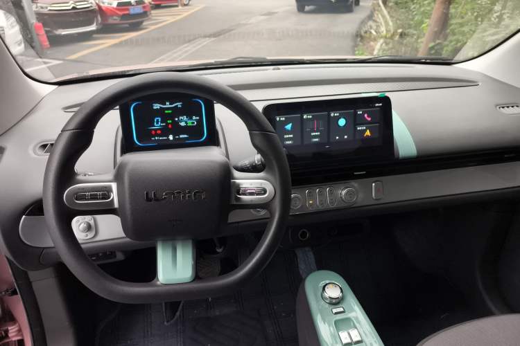 Used CHANGAN NEVO Lumin 2023 301km Honey Dew Edition Center Console