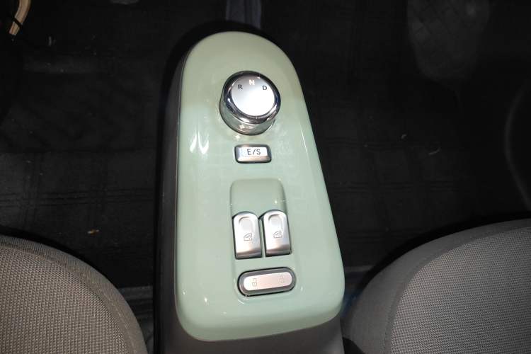 Used CHANGAN NEVO Lumin 2023 301km Honey Dew Edition Gear Lever
