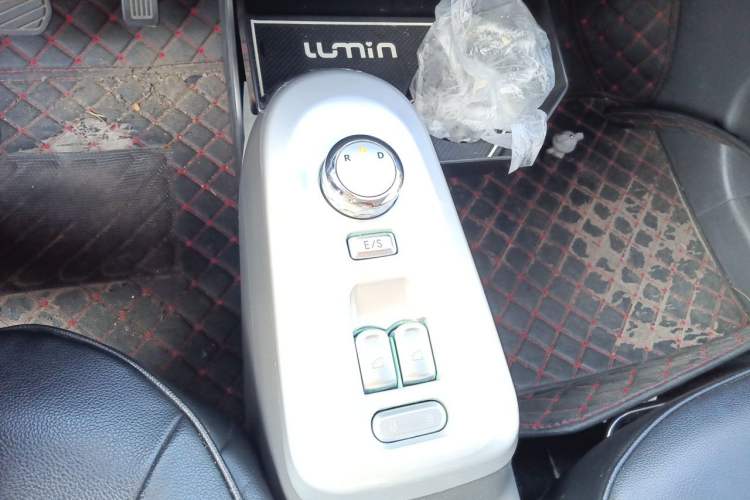Used CHANGAN NEVO Lumin 2023 301km Honey Dew Edition Gear Lever
