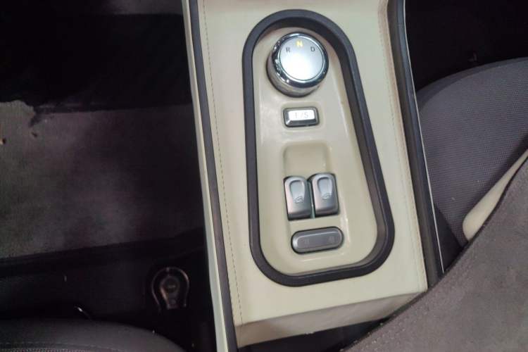 Used CHANGAN NEVO Lumin 2023 301km Honey Dew Edition Gear Lever