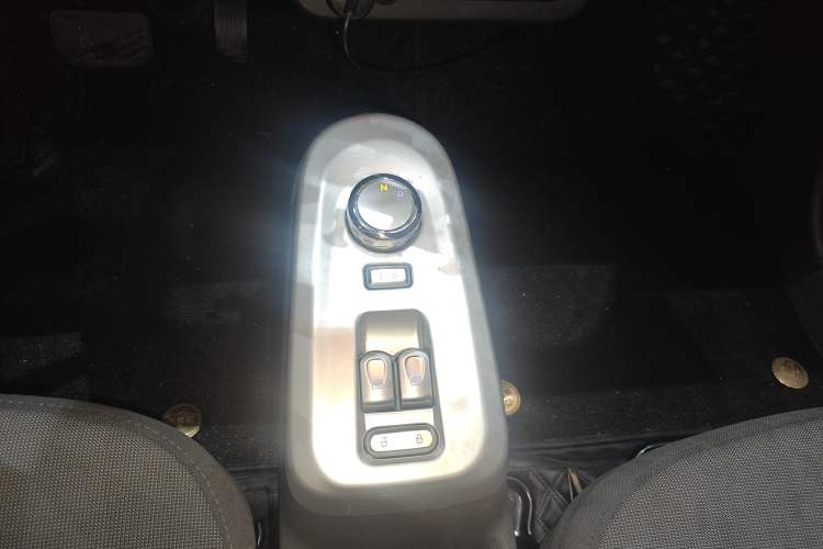 Used CHANGAN NEVO Lumin 2023 205km Xiangqin Version Gear Lever