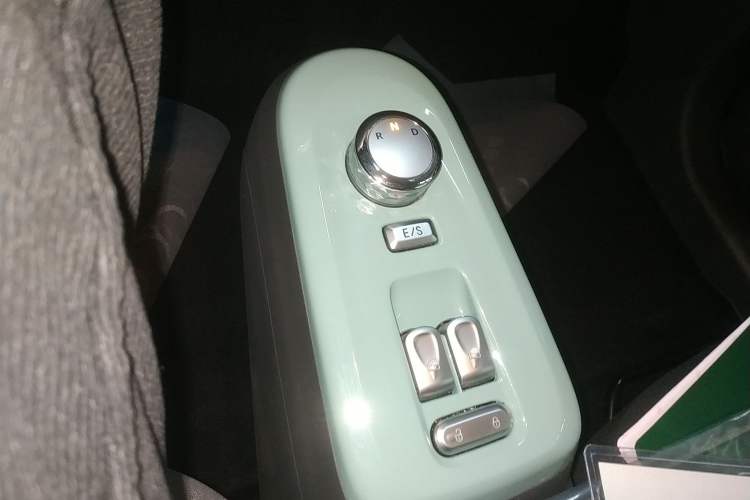 Used CHANGAN NEVO Lumin 2023 301km Honey Dew Edition Gear Lever
