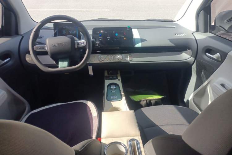 Used CHANGAN NEVO Lumin 2023 301km Honey Dew Edition Interior 2
