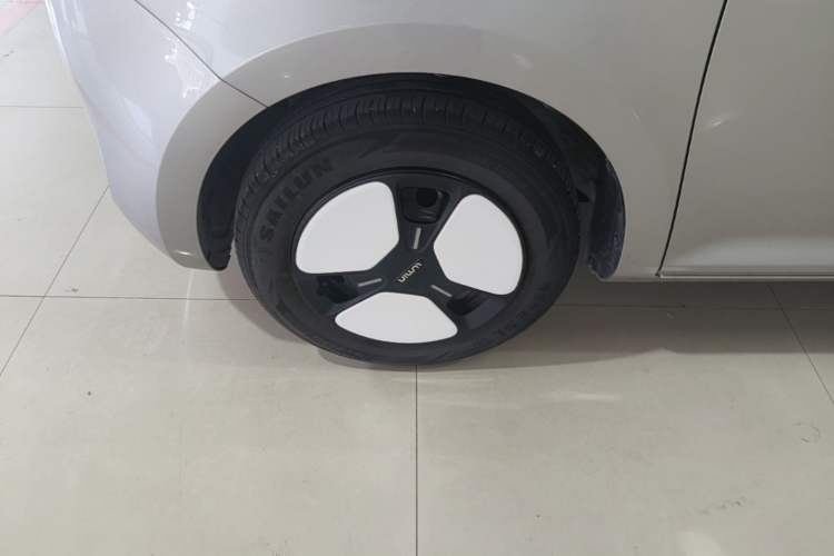 Used CHANGAN NEVO Lumin 2023 205km Xiangqin Version Left Front Wheel Hub