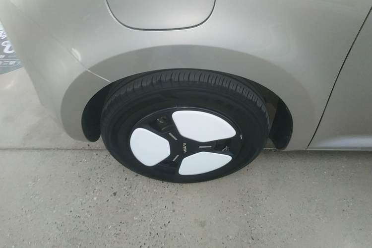 Used CHANGAN NEVO Lumin 2023 301km Honey Dew Edition Left Front Wheel Hub