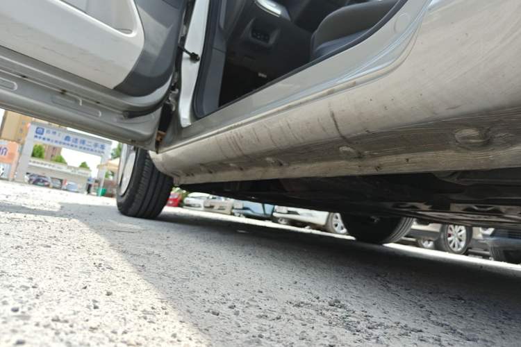 Used CHANGAN NEVO Lumin 2023 205km Xiangqin Version Left Side Sill