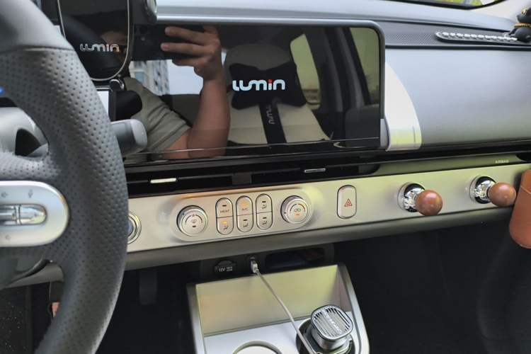 Used CHANGAN NEVO Lumin 2023 301km Honey Dew Edition Audio And AC Panel