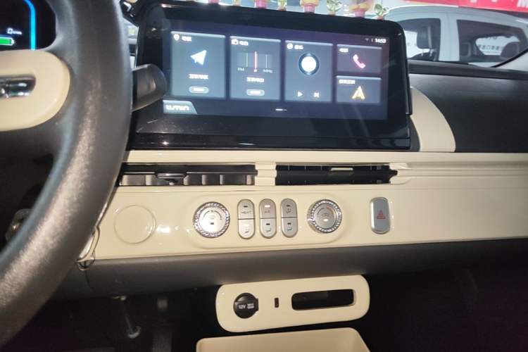 Used CHANGAN NEVO Lumin 2023 301km Honey Dew Edition Audio And AC Panel