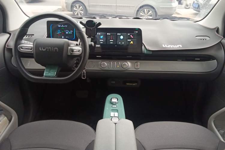 Used CHANGAN NEVO Lumin 2023 301km Honey Dew Edition Center Console