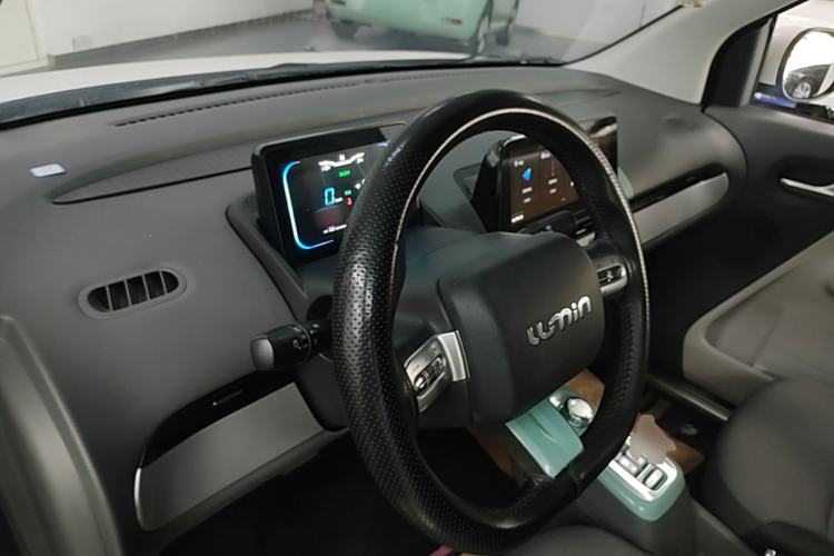 Used CHANGAN NEVO Lumin 2023 301km Honey Dew Edition Center Console