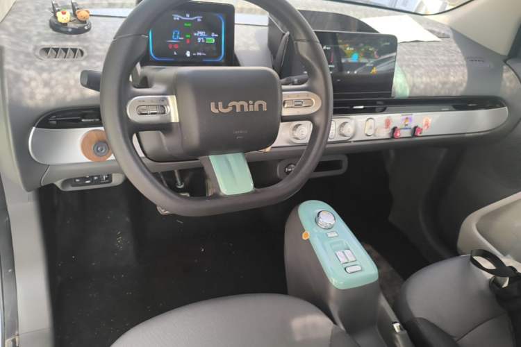 Used CHANGAN NEVO Lumin 2023 301km Honey Dew Edition Center Console