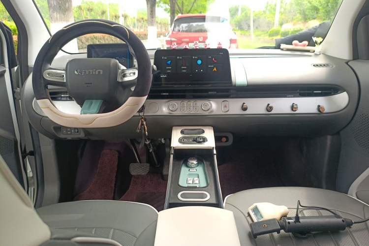 Used CHANGAN NEVO Lumin 2023 301km Honey Dew Edition Center Console
