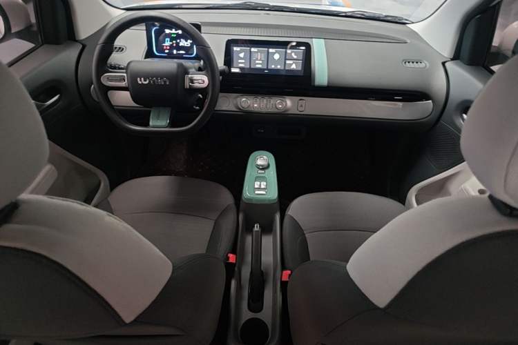 Used CHANGAN NEVO Lumin 2023 301km Honey Dew Edition Center Console
