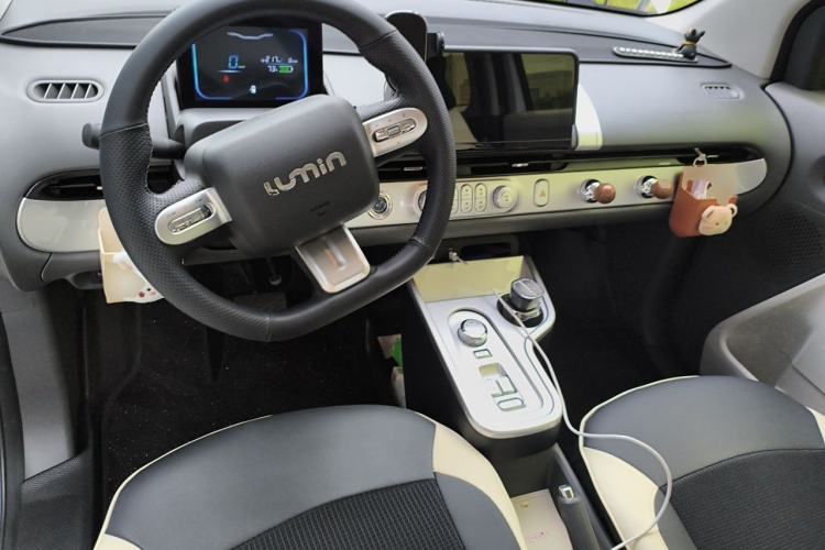 Used CHANGAN NEVO Lumin 2023 301km Honey Dew Edition Center Console