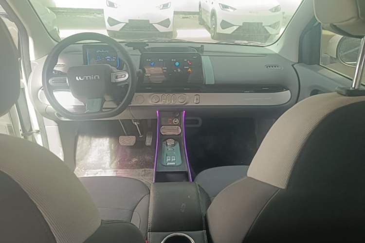 Used CHANGAN NEVO Lumin 2023 301km Honey Dew Edition Center Console