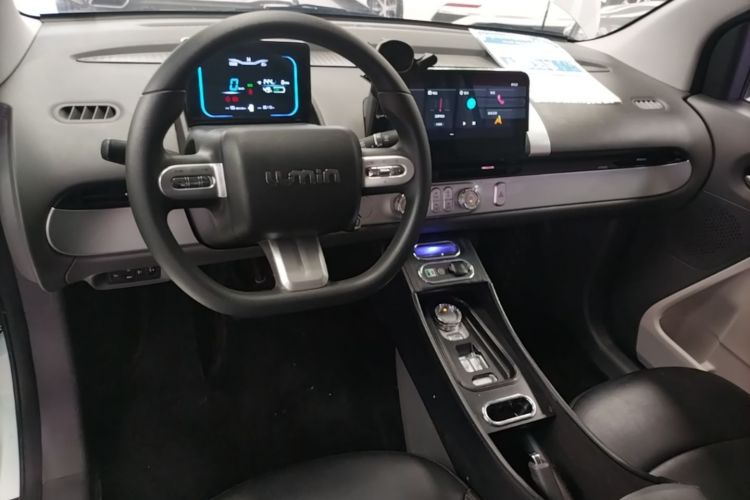 Used CHANGAN NEVO Lumin 2023 301km Honey Dew Edition Center Console