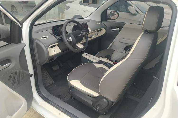 Used CHANGAN NEVO Lumin 2023 301km Honey Dew Edition Driver Seat