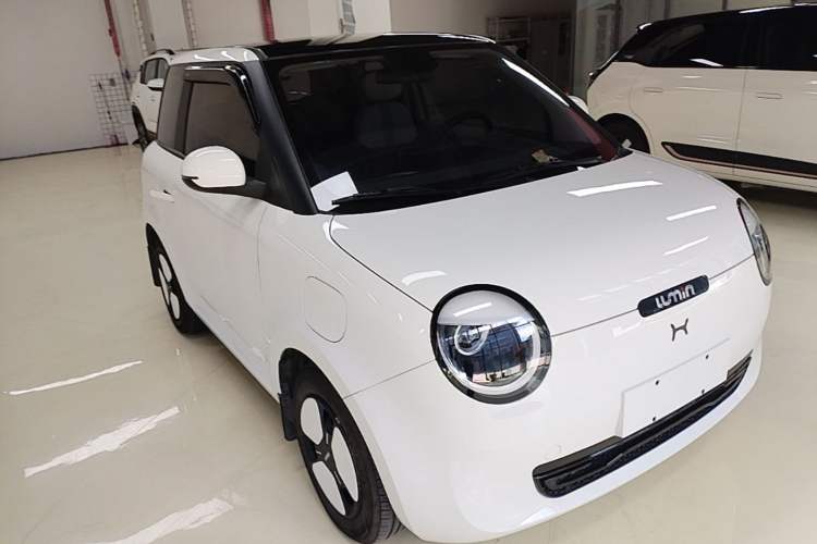 Used CHANGAN NEVO Lumin 2023 301km Honey Dew Edition Front Right 45 Deg