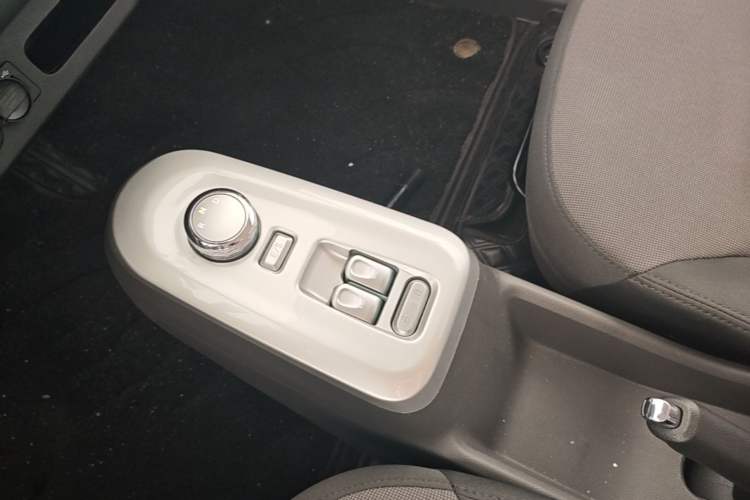 Used CHANGAN NEVO Lumin 2023 301km Honey Dew Edition Gear Lever
