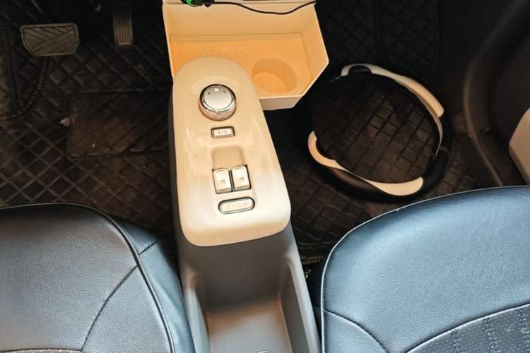 Used CHANGAN NEVO Lumin 2023 301km Honey Dew Edition Gear Lever