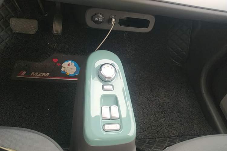 Used CHANGAN NEVO Lumin 2023 301km Honey Dew Edition Gear Lever