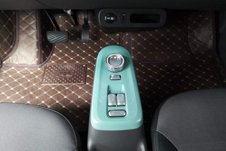 Used CHANGAN NEVO Lumin 2023 301km Honey Dew Edition Gear Lever