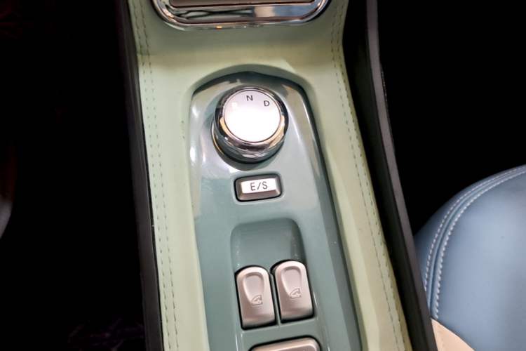 Used CHANGAN NEVO Lumin 2023 301km Honey Dew Edition Gear Lever