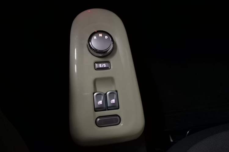 Used CHANGAN NEVO Lumin 2023 301km Honey Dew Edition Gear Lever