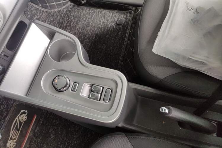 Used CHANGAN NEVO Lumin 2023 301km Honey Dew Edition Gear Lever