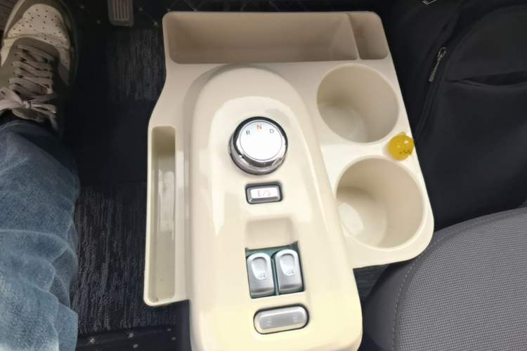 Used CHANGAN NEVO Lumin 2023 301km Honey Dew Edition Gear Lever