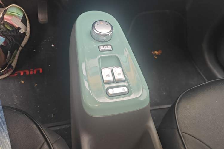Used CHANGAN NEVO Lumin 2023 301km Honey Dew Edition Gear Lever