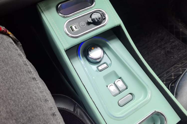 Used CHANGAN NEVO Lumin 2023 301km Honey Dew Edition Gear Lever