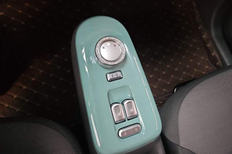 Used CHANGAN NEVO Lumin 2023 301km Honey Dew Edition Gear Lever