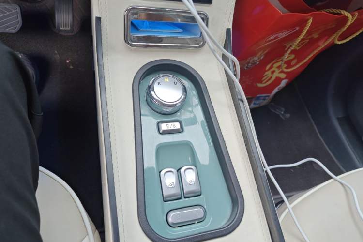 Used CHANGAN NEVO Lumin 2023 301km Honey Dew Edition Gear Lever