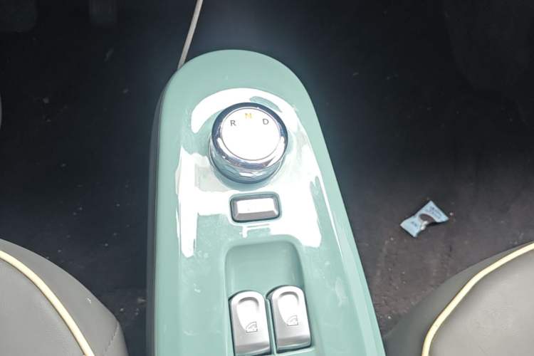 Used CHANGAN NEVO Lumin 2023 301km Honey Dew Edition Gear Lever
