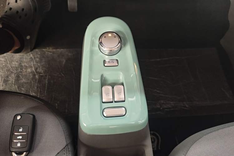 Used CHANGAN NEVO Lumin 2023 301km Honey Dew Edition Gear Lever