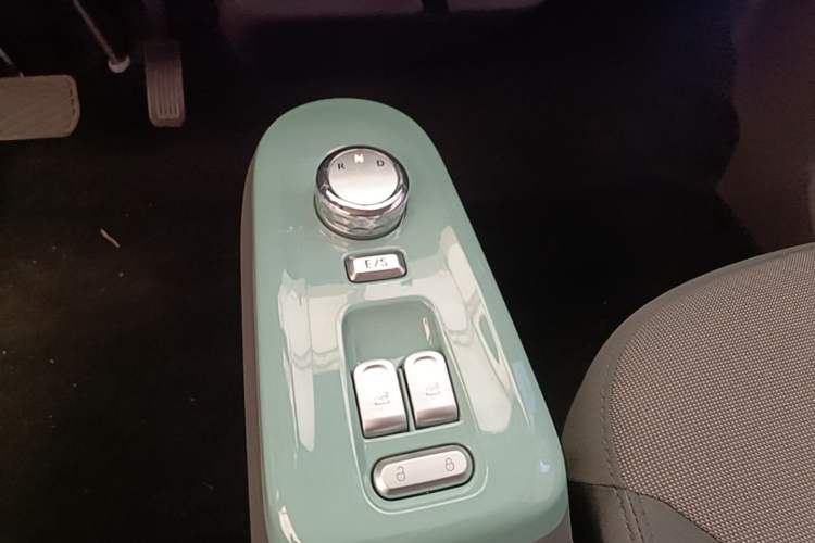 Used CHANGAN NEVO Lumin 2023 301km Honey Dew Edition Gear Lever