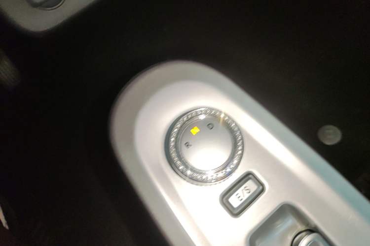 Used CHANGAN NEVO Lumin 2023 301km Honey Dew Edition Gear Lever