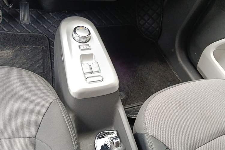 Used CHANGAN NEVO Lumin 2023 301km Honey Dew Edition Gear Lever