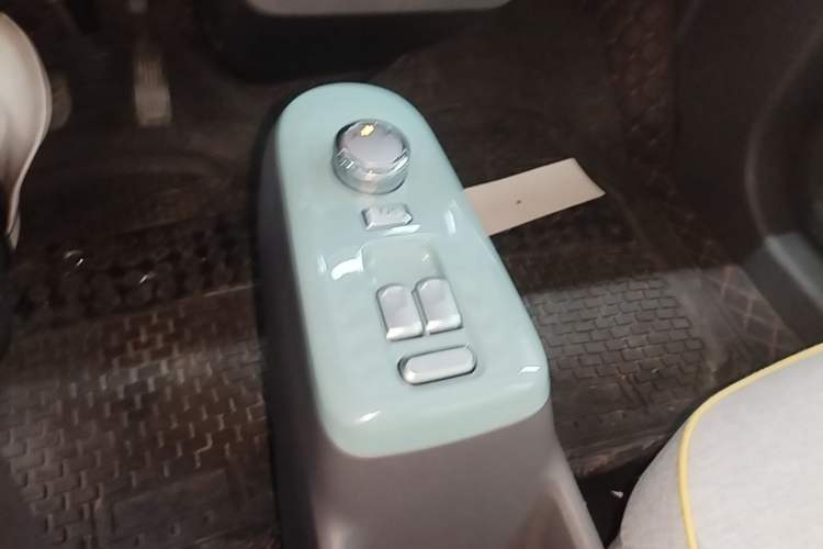 Used CHANGAN NEVO Lumin 2023 301km Honey Dew Edition Gear Lever