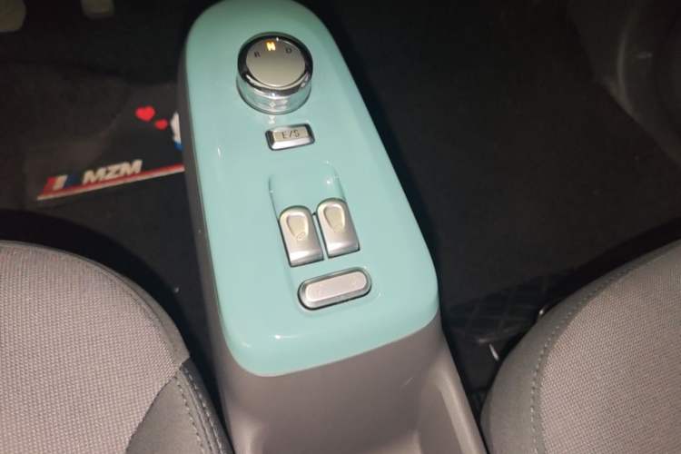 Used CHANGAN NEVO Lumin 2023 301km Honey Dew Edition Gear Lever
