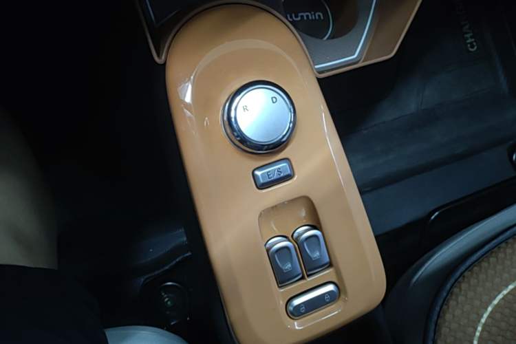 Used CHANGAN NEVO Lumin 2023 301km Honey Dew Edition Gear Lever