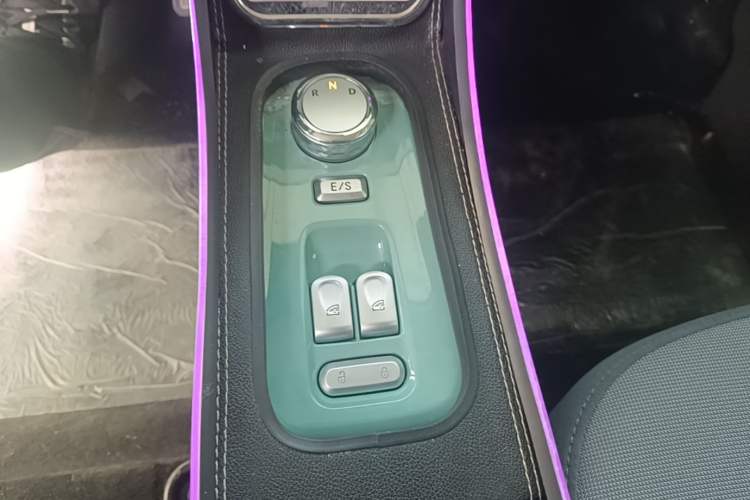 Used CHANGAN NEVO Lumin 2023 301km Honey Dew Edition Gear Lever