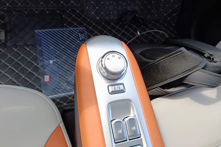 Used CHANGAN NEVO Lumin 2023 301km Honey Dew Edition Gear Lever