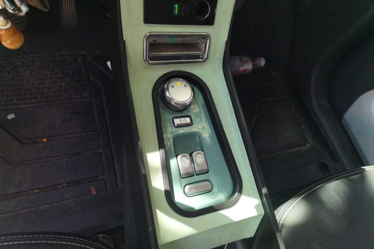 Used CHANGAN NEVO Lumin 2023 301km Honey Dew Edition Gear Lever