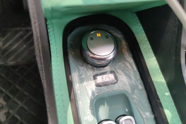 Used CHANGAN NEVO Lumin 2023 301km Honey Dew Edition Gear Lever