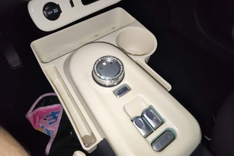 Used CHANGAN NEVO Lumin 2023 301km Honey Dew Edition Gear Lever