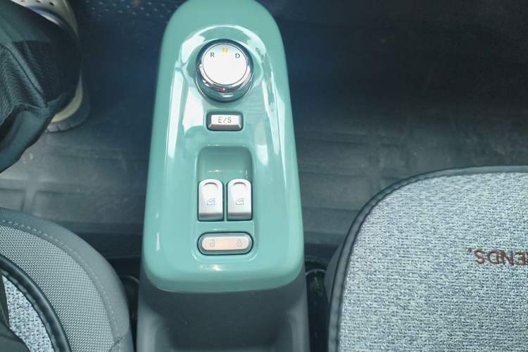Used CHANGAN NEVO Lumin 2023 301km Honey Dew Edition Gear Lever