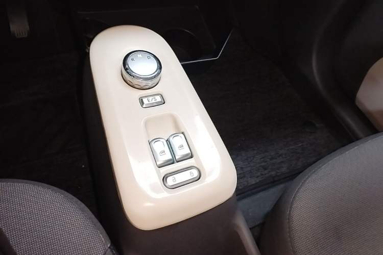 Used CHANGAN NEVO Lumin 2023 301km Honey Dew Edition Gear Lever